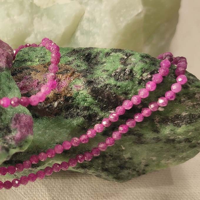Collier Pierre Rubis Facettée Avec Mousqueton En Acier
