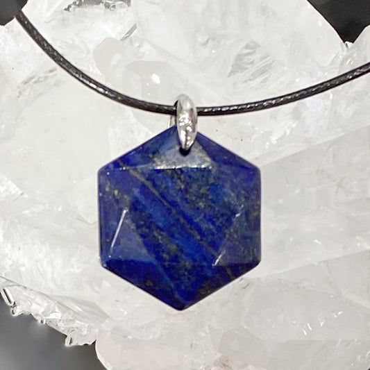 Collier Pendentif  Lapis Hexagone Sur Cordon Noir