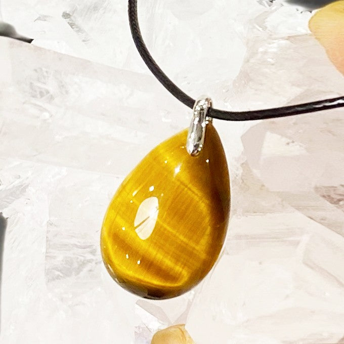 Collier Pendentif L'Oeil De Tigre Goutte Sur Cordon Noir