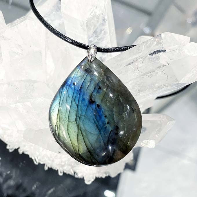 Collier Pendentif Labradorite Divers Formes Sur Cordon Noir