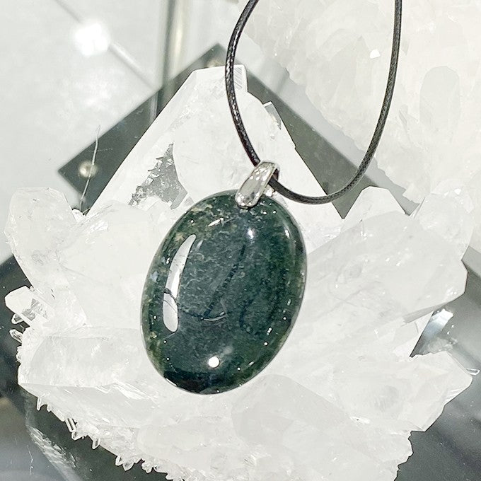 Collier Pendentif Agate Verte Sur Cordon Noir