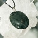 Collier pendentif  agate verte sur cordon noir