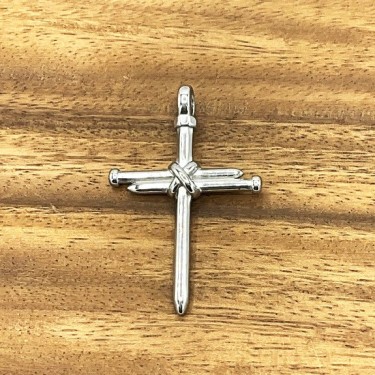 Pendentif acier inoxydable croix clous