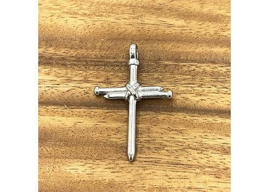 Pendentif acier inoxydable croix clous