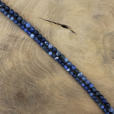 Fil de pierre naturelle en sodalite