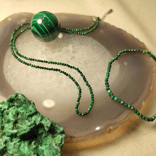 Collier Malachite Facettée Avec Mousqueton En Acier