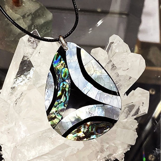 Collier Pendentif Goutte En Nacre Avec Cordon Noir