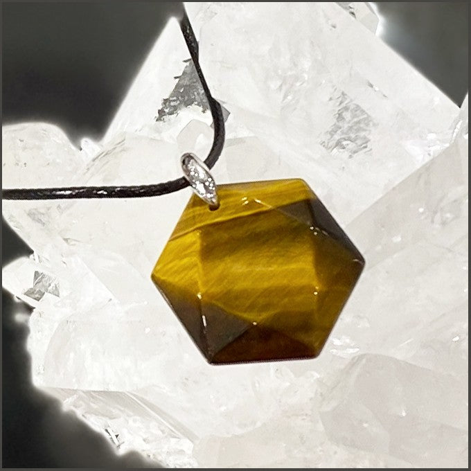 Collier Pendentif L'Oeil De Tigre Hexagone Sur Cordon Noir
