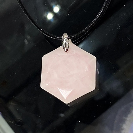 Collier Pendentif  Rose Quartz Hexagone Sur Cordon Noir