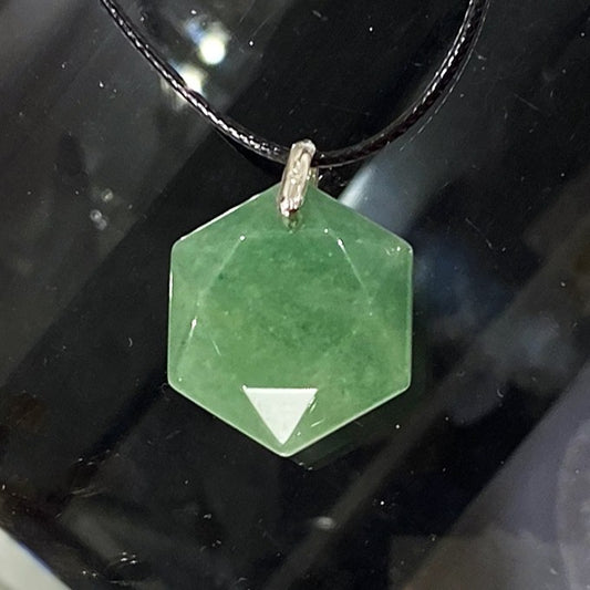 Collier Pendentif  Aventurine Hexagone Sur Cordon Noir