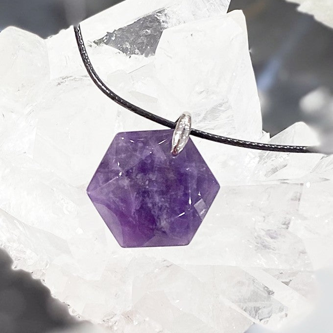 Collier Pendentif  Amethyste Hexagone Sur Cordon Noir