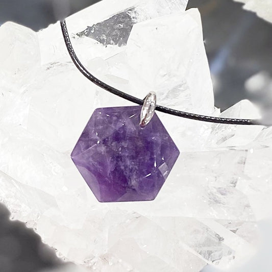 Collier Pendentif  Amethyste Hexagone Sur Cordon Noir