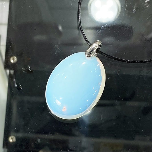Collier Pendentif  Opaline Sur Cordon Noir