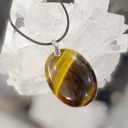 Collier Pendentif  L'Oeil De Tigre Sur Cordon Noir