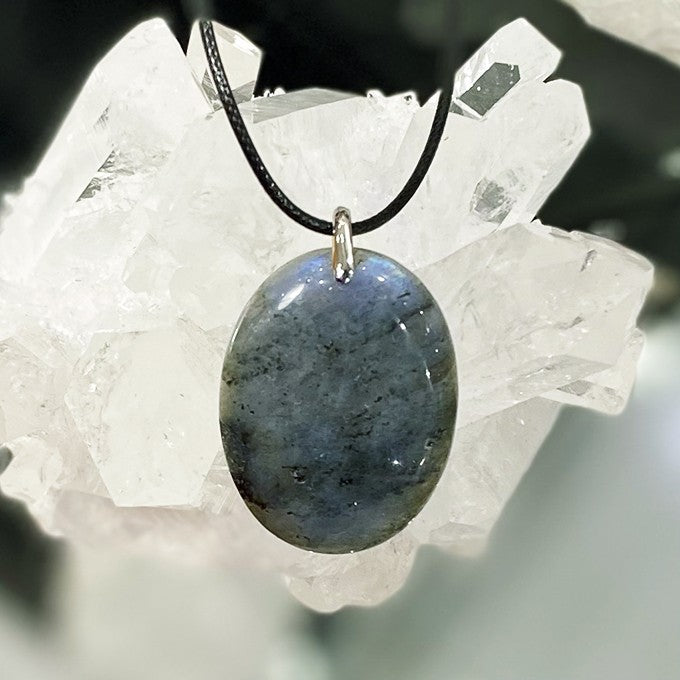 Collier Pendentif  Labradorite Ovale Sur Cordon Noir