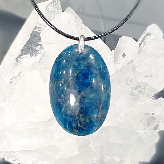 Collier Pendentif  Apatite Sur Cordon Noir