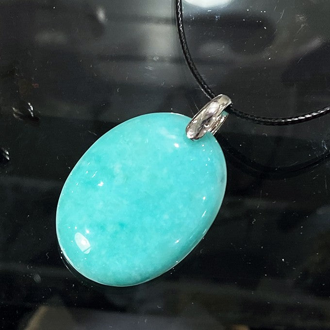 Collier Pendentif  Agate Teintée Sur Cordon Noir