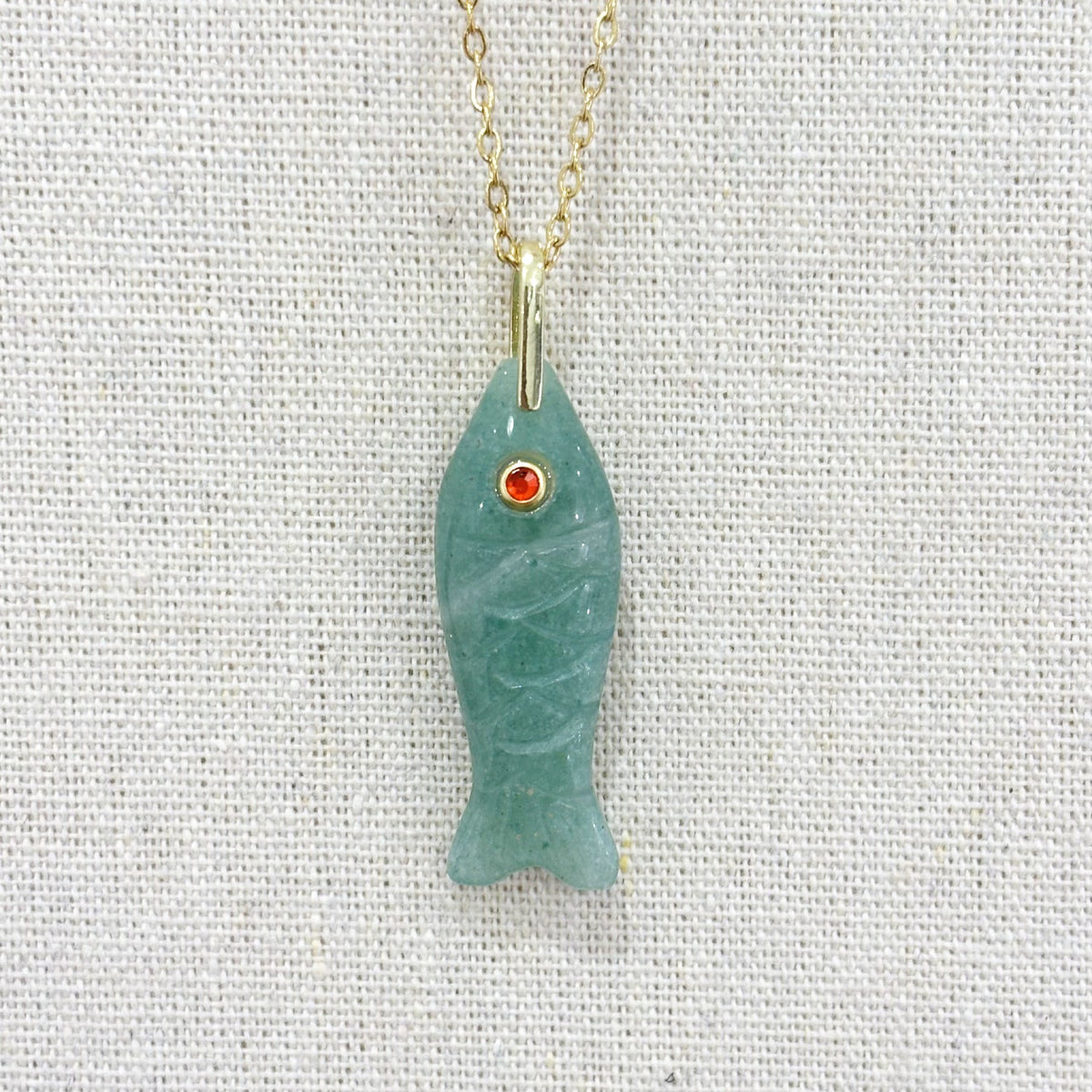Pendentif Pierre Naturelle Laiton Verre Teinté Gravure Poisson