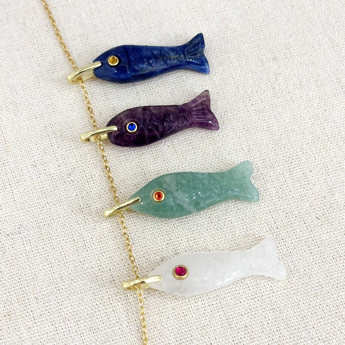Pendentif Pierre Naturelle Laiton Verre Teinté Gravure Poisson